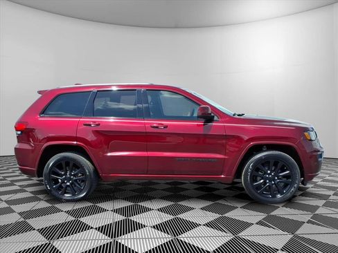 Used 2020 Jeep Grand Cherokee Altitude image 4