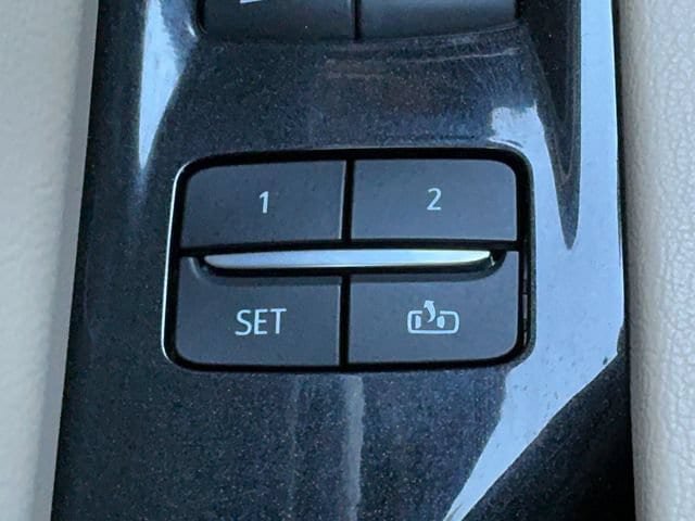 Used 2023 Cadillac Escalade Premium Luxury w/ Performance Package AWD/4WD image 11