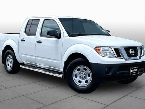 Used 2018 Nissan Frontier SV RWD image 3