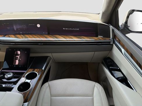 Certified 2025 Cadillac Escalade ESV Sport Platinum AWD/4WD image 17