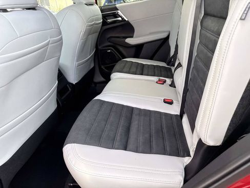 New 2026 Mitsubishi Outlander SE FWD image 14