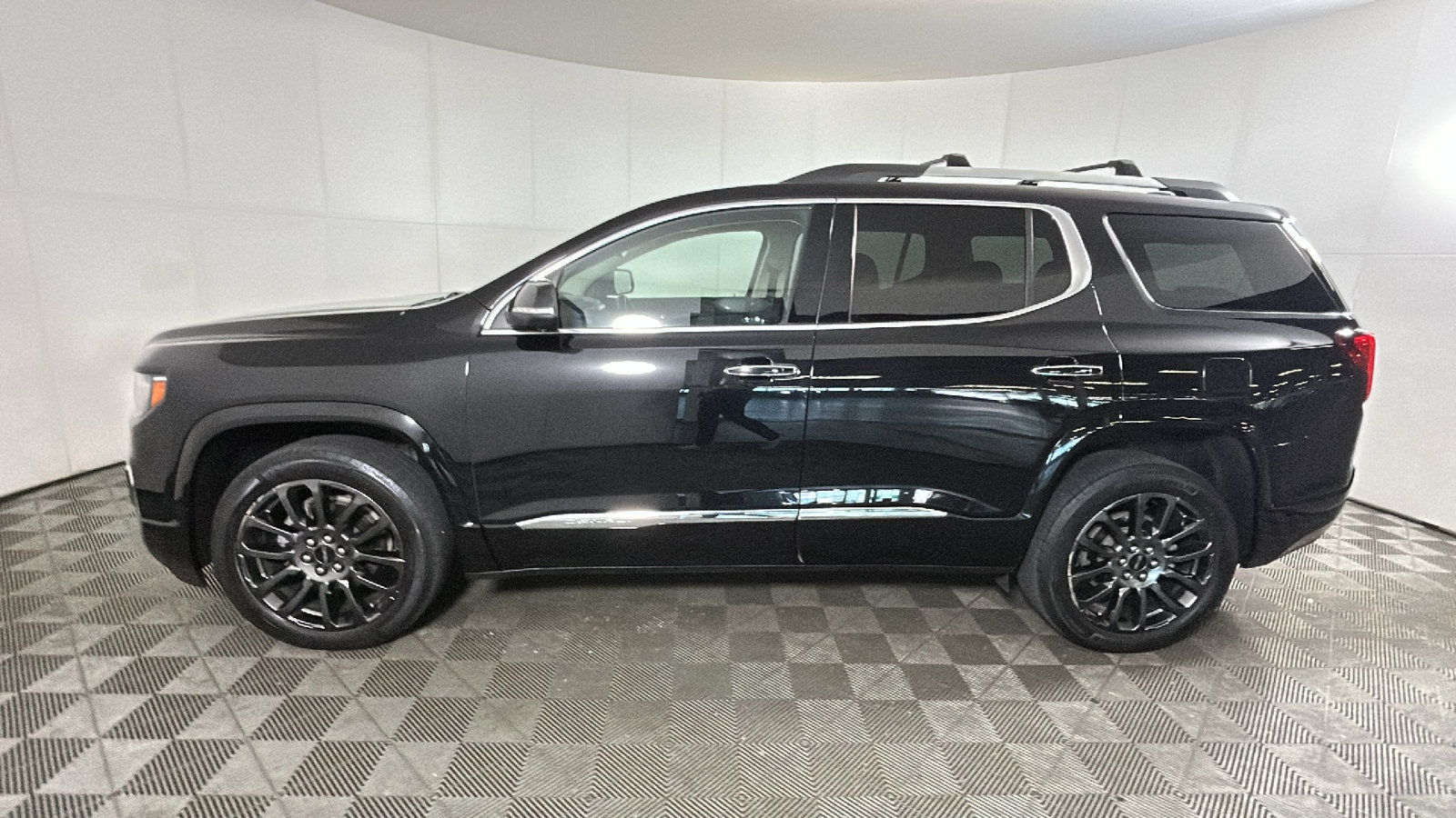 Used 2023 GMC Acadia Denali w/ Black Diamond Edition AWD/4WD image 7