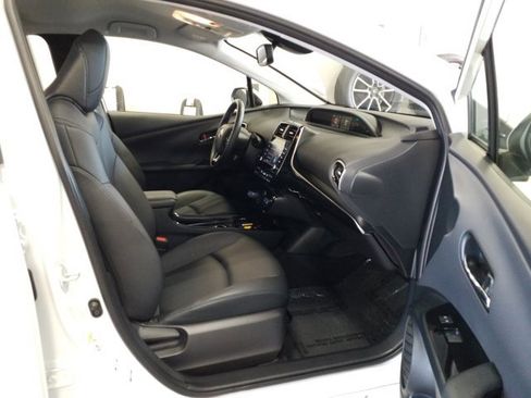 Used 2021 Toyota Prius XLE image 16