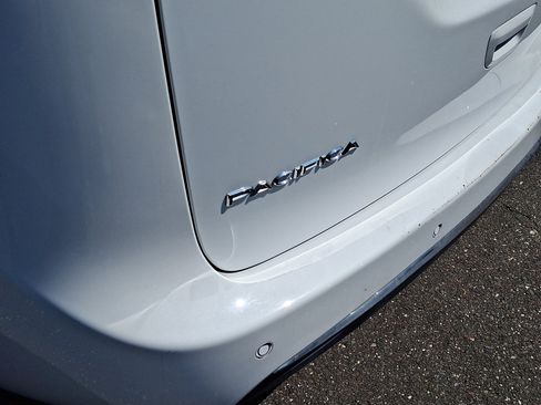 Used 2025 Chrysler Pacifica Select FWD image 4