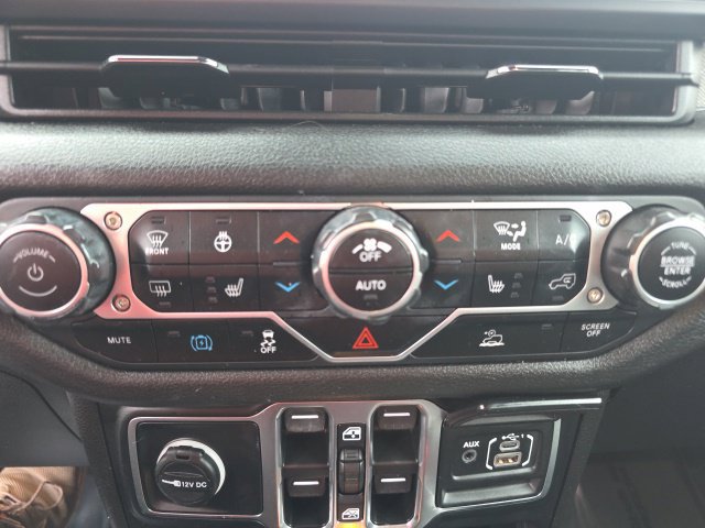 Used 2024 Jeep Wrangler Unlimited w/ Convenience Group AWD/4WD image 6