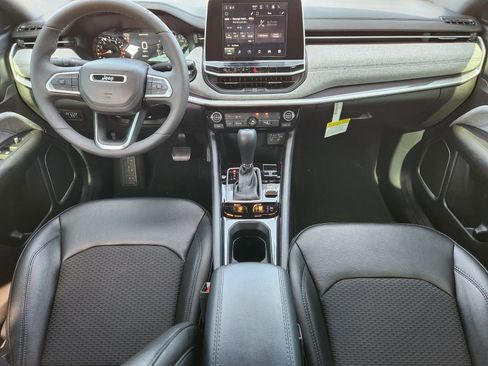 New 2025 Jeep Compass Latitude image 24