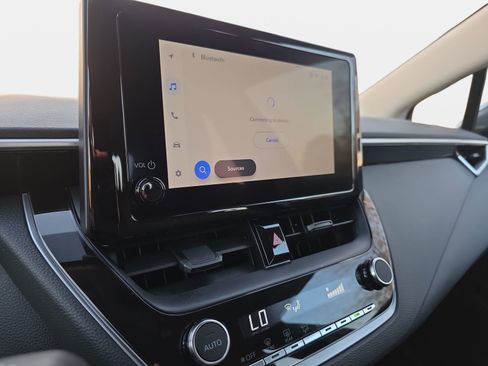 Used 2025 Toyota Corolla LE image 19