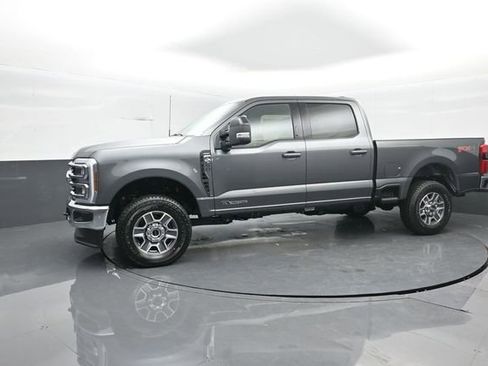 New 2026 Ford F250 Lariat w/ FX4 Off-Road Package image 4