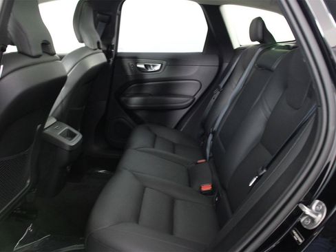 Certified 2025 Volvo XC60 B5 Plus image 32