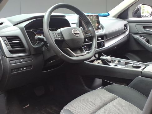 Used 2026 Nissan Rogue SV AWD/4WD image 9