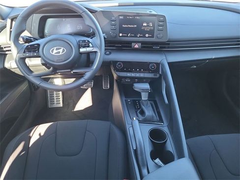 Certified 2025 Hyundai Elantra Sport image 17