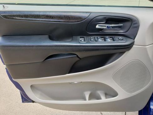Used 2018 Dodge Grand Caravan SE w/ UConnect Hands-Free Group FWD image 11