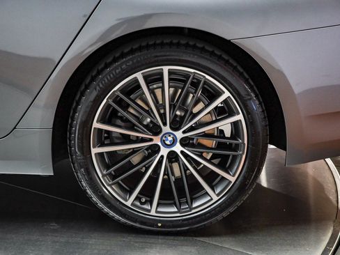 Certified 2023 BMW 530e w/ Premium Package image 11