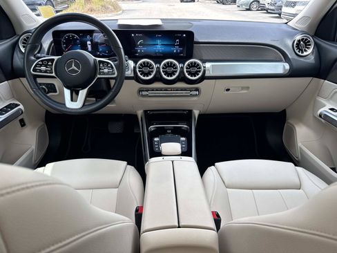 Used 2022 Mercedes-Benz GLB 250 4MATIC w/ Premium Package Lite image 16