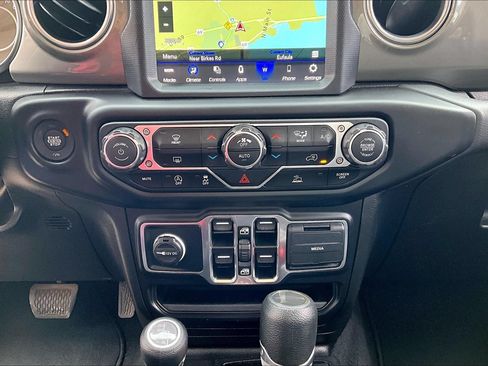 Used 2023 Jeep Gladiator Overland AWD/4WD image 23