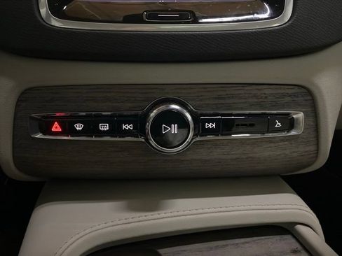 Used 2024 Volvo XC90 B6 Core AWD/4WD image 58