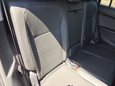 Used 2018 Volkswagen Tiguan SEL AWD/4WD image 29
