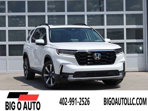 Used 2024 Honda Pilot Touring image 1