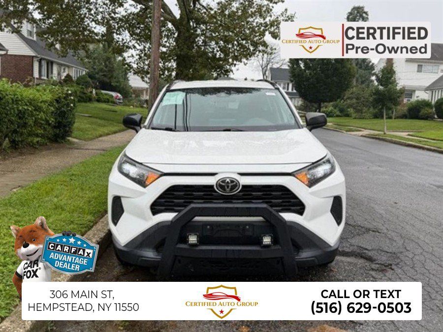 Used 2020 Toyota RAV4 LE AWD/4WD image 1