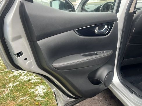 Used 2017 Nissan Rogue Sport SL w/ SL Premium Package image 11