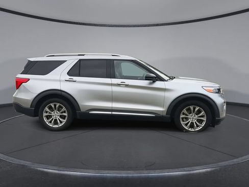Used 2022 Ford Explorer Limited w/ Equipment Group 301A RWD image 9