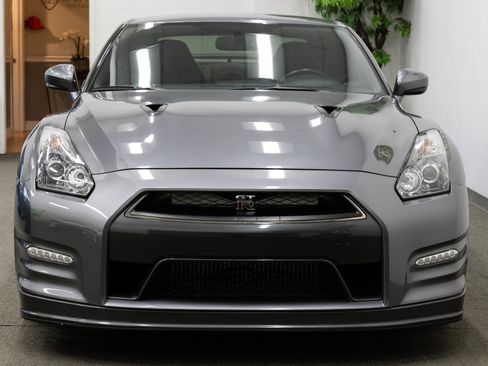 Used 2013 Nissan GT-R Premium image 12
