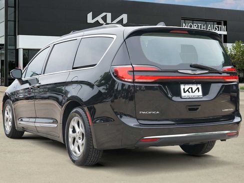 Used 2022 Chrysler Pacifica Limited FWD image 4