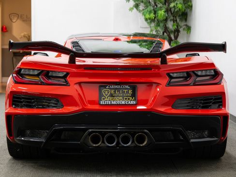 Used 2023 Chevrolet Corvette Z06 w/ Z07 Performance Package image 4