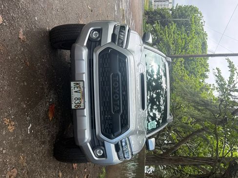 Used 2022 Toyota Tacoma TRD Sport AWD/4WD image 6