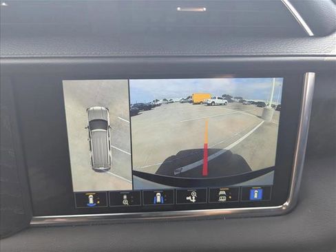 Used 2024 GMC Yukon Denali RWD image 10