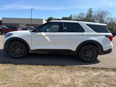 Used 2025 Ford Explorer ST AWD/4WD image 3