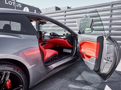 Used 2020 Ferrari GTC4Lusso V12 image 32