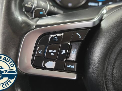 Used 2020 Jaguar E-PACE Base image 13