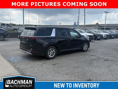Used 2024 Kia Carnival LX FWD image 5