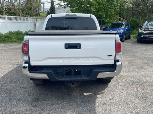 Used 2022 Toyota Tacoma TRD Off-Road AWD/4WD image 7