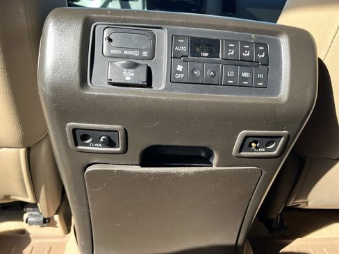 Used 2008 Toyota Sequoia Limited image 27