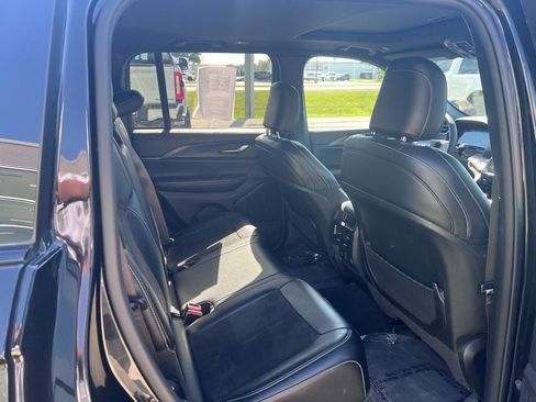 Used 2023 Jeep Grand Cherokee Altitude AWD/4WD image 16