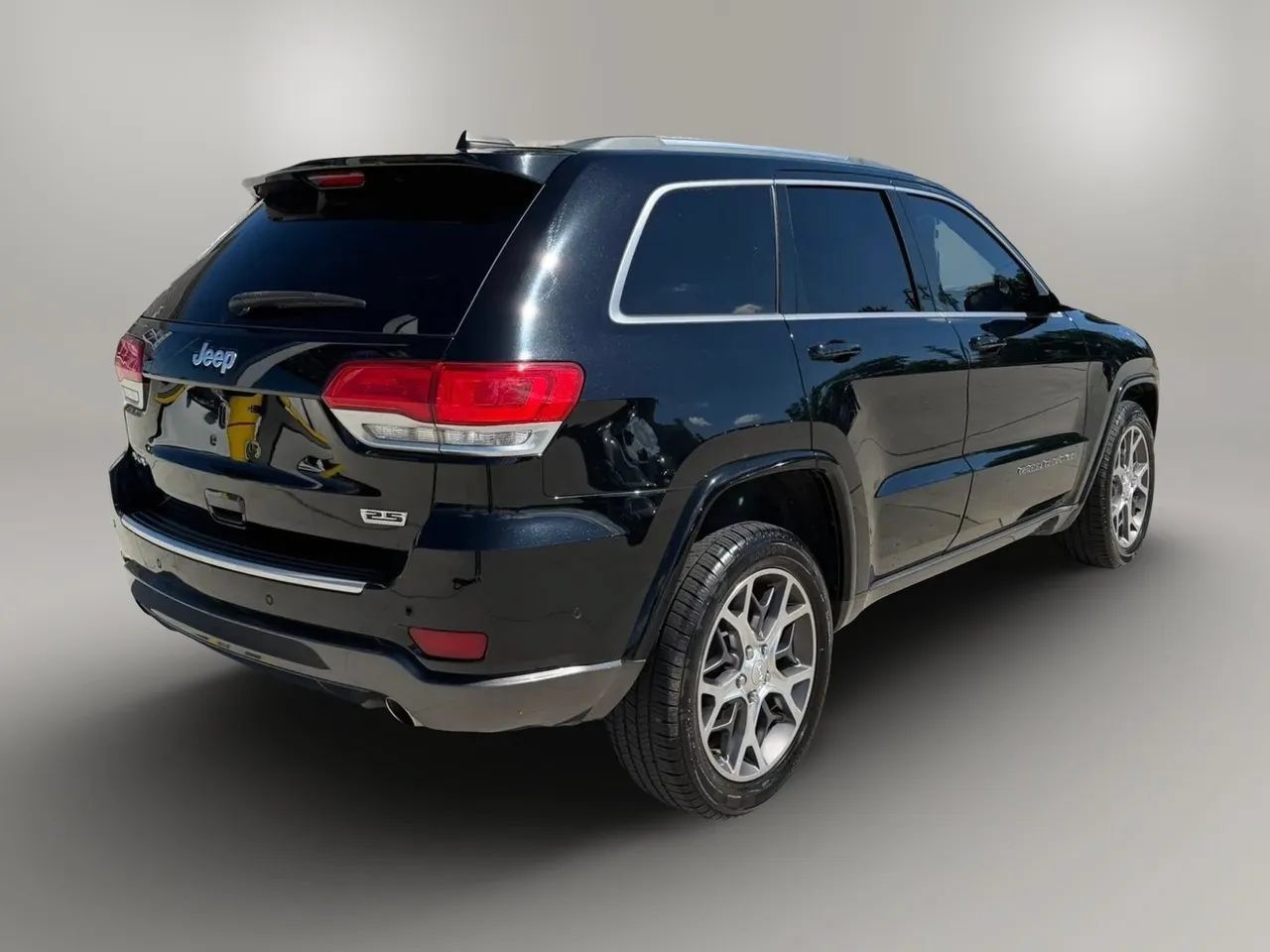 Used 2018 Jeep Grand Cherokee Limited AWD/4WD image 8