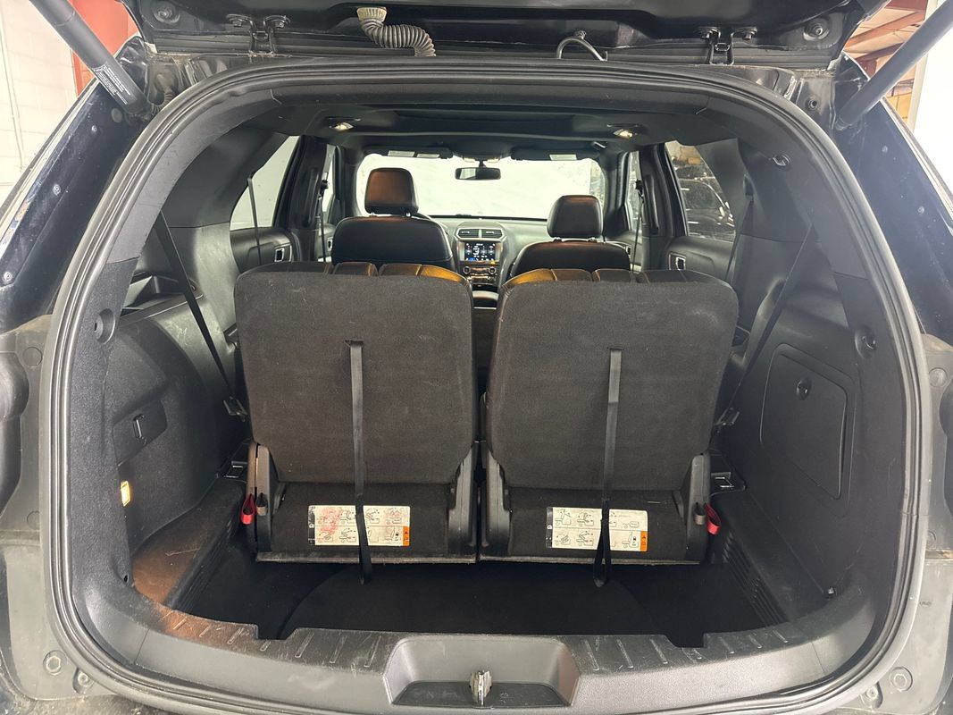 Used 2017 Ford Explorer XLT w/ Equipment Group 202A AWD/4WD image 20