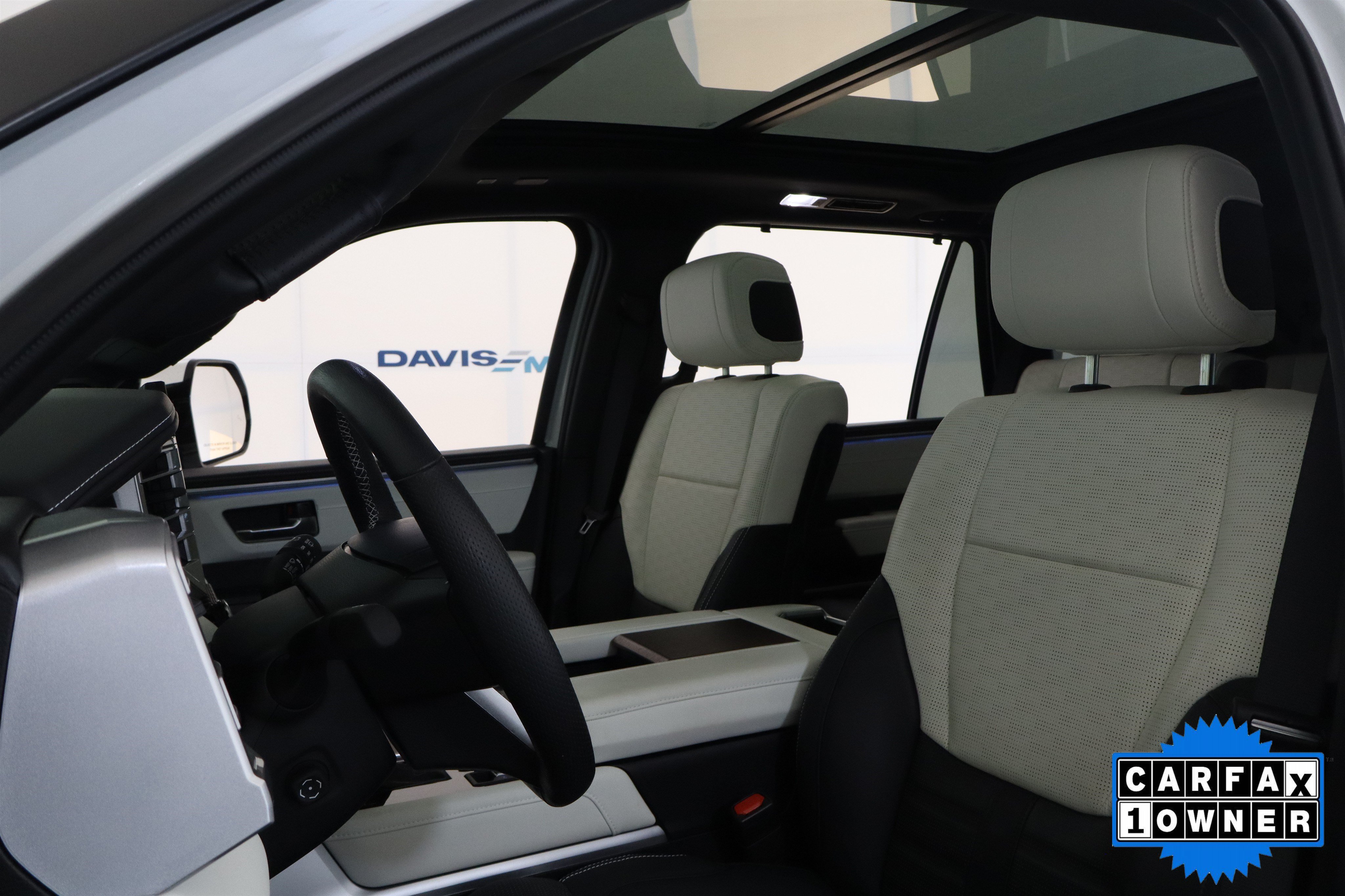 Used 2024 Toyota Sequoia Capstone AWD/4WD image 23