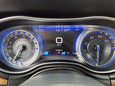 Used 2015 Chrysler 300 C Platinum w/ Light Group RWD image 27