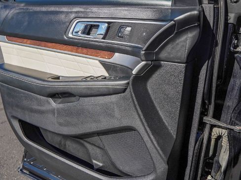 Used 2016 Ford Explorer Platinum image 21