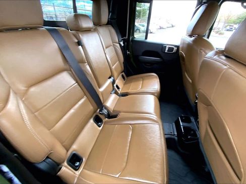 Used 2021 Jeep Gladiator Overland w/ Popular Equipment Package image 17