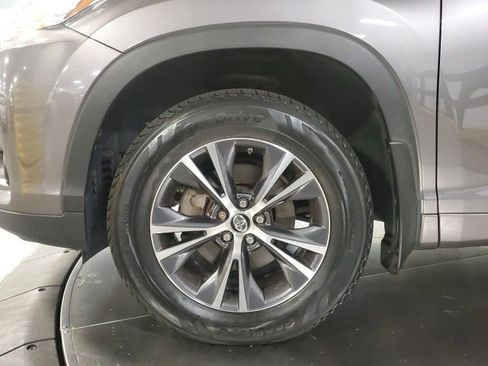 Used 2018 Toyota Highlander LE image 28