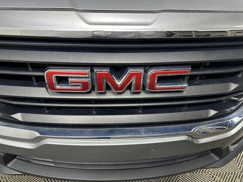 Used 2023 GMC Terrain SLE image 9