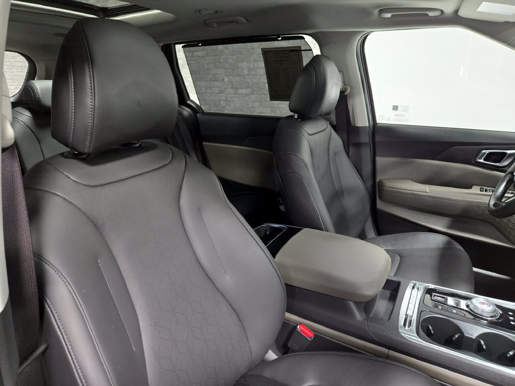 Used 2025 Kia Carnival SX FWD image 60