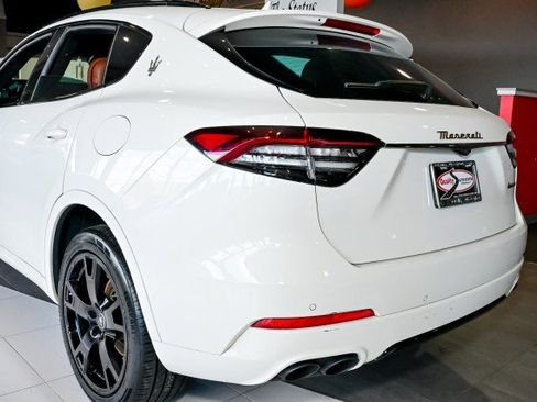 Used 2022 Maserati Levante GT image 12