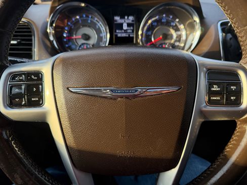 Used 2011 Chrysler Town & Country Limited image 13