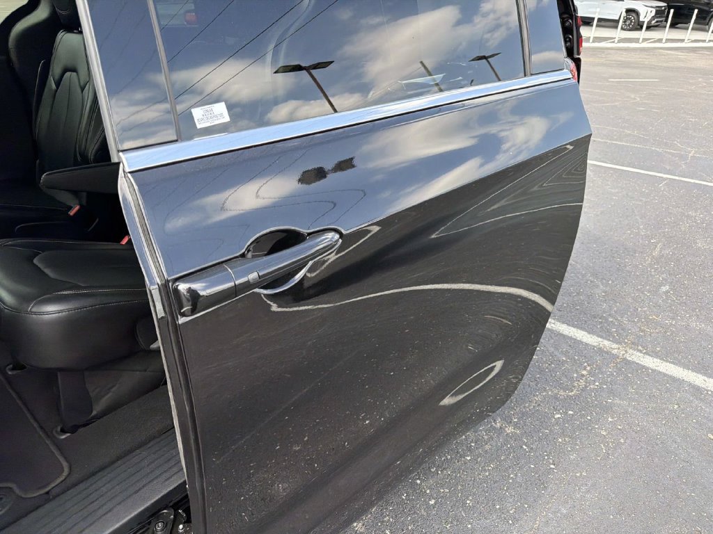 Used 2025 Chrysler Pacifica Select FWD image 13