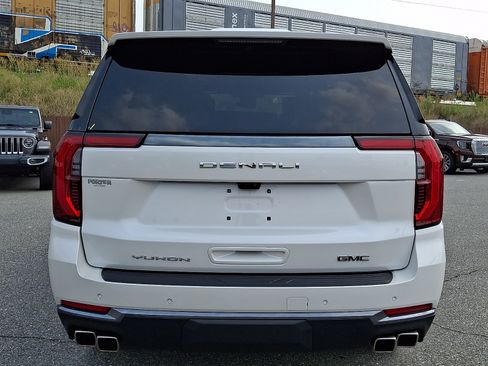 Used 2025 GMC Yukon Denali Ultimate AWD/4WD image 5